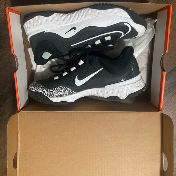 Women’s Nike Lacrosse sneakers size 11 - Picture 3 of 4